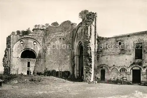 Trizay Ruines de l Abbaye XIIe siecle Entree de la Salle Capitulaire Trizay