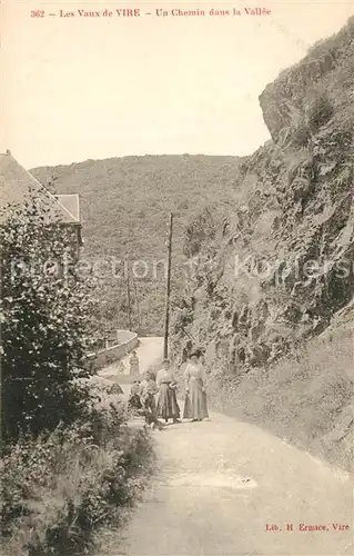 Vire_Calvados Les Vaux de Vire Chemin dans la Vallee Vire Calvados