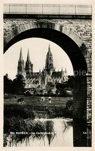 Bayeux Pont et Cathedrale Notre Dame Basilique style gothique Bayeux