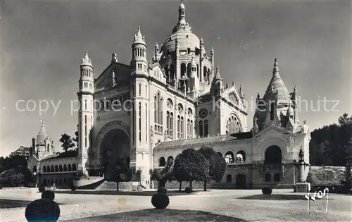 AK / Ansichtskarte Lisieux La Basilique Lisieux