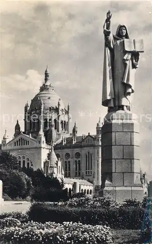 AK / Ansichtskarte Lisieux La Basilique Statue Ste Therese Lisieux