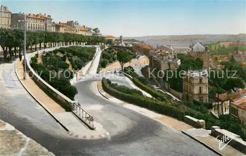 AK / Ansichtskarte Angouleme Les Remparts et vue sur le Quartier Saint Martin Angouleme