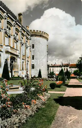 AK / Ansichtskarte Angouleme Jardins public Hotel de Ville Tour de Marguerite de Valois Angouleme
