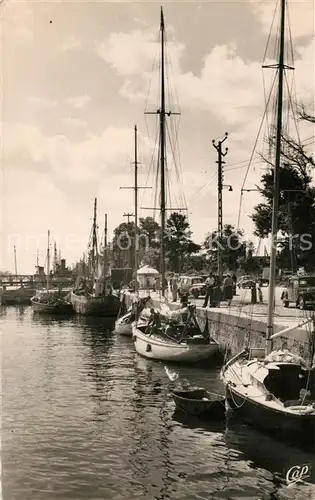 AK / Ansichtskarte Riva Bella Les Yachts au port Riva Bella