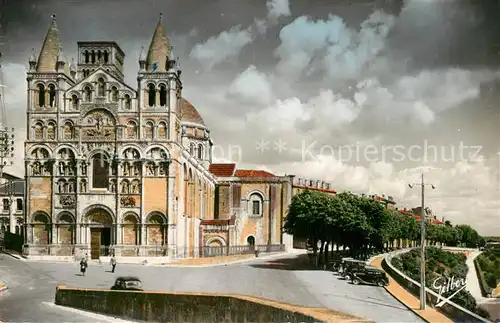 AK / Ansichtskarte Angouleme Cathedrale Saint Pierre Monument Historique Rempart Desaix Angouleme