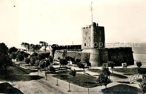AK / Ansichtskarte Fouras_Charente Maritime Chateau et le Semaphore Fouras Charente Maritime