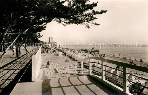 AK / Ansichtskarte Fouras_Charente Maritime Promenade Plage Chateau Fouras Charente Maritime