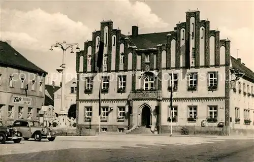 AK / Ansichtskarte Muegeln_Oschatz Das Rathaus am Karl Marx Platz 