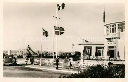 AK / Ansichtskarte Deauville Un coin de la Plage au Yacht Club Deauville