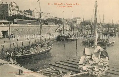 AK / Ansichtskarte Royan_Charente Maritime Facade du Port Bateaux Grands Hotels Royan Charente Maritime