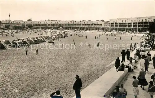 AK / Ansichtskarte Royan_Charente Maritime La plage et front de mer Royan Charente Maritime