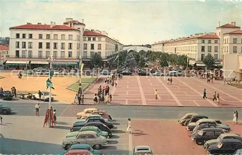 AK / Ansichtskarte Royan_Charente Maritime Facade du Boulevard Aristide Briand Place de la Renaissance Royan Charente Maritime