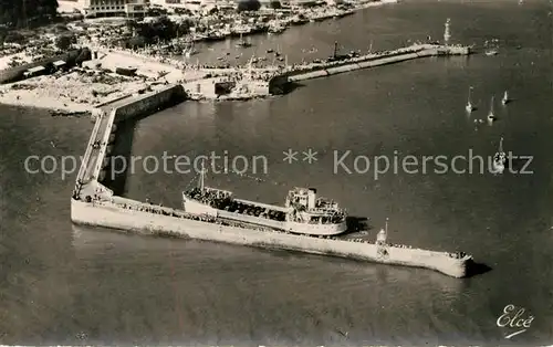 AK / Ansichtskarte Royan_Charente Maritime Le Bac de la Pointe de Grave et le Port vue aerienne Royan Charente Maritime