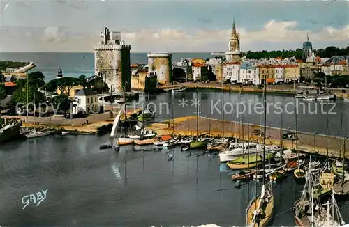 AK / Ansichtskarte La_Rochelle_Charente Maritime Port des Yachts et les Tours La_Rochelle