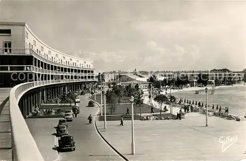 AK / Ansichtskarte Royan_Charente Maritime Sur le Front de Mer Casino Promenade Royan Charente Maritime