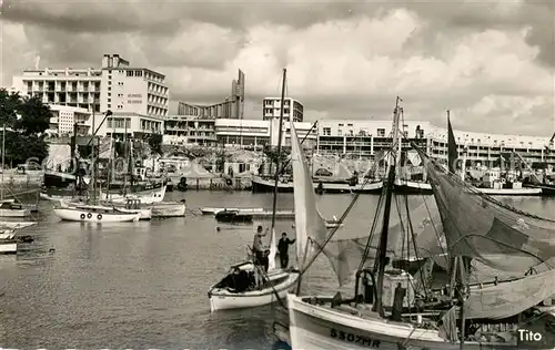 AK / Ansichtskarte Royan_Charente Maritime Le Port Bateaux Royan Charente Maritime