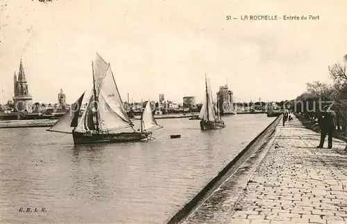 AK / Ansichtskarte La_Rochelle_Charente Maritime Entree du Port Bateaux La_Rochelle
