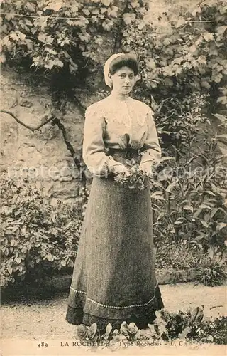 AK / Ansichtskarte La_Rochelle_Charente Maritime Type Rochelais Costumes Trachten La_Rochelle