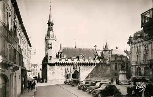 AK / Ansichtskarte La_Rochelle_Charente Maritime Hotel de Ville Monument La_Rochelle