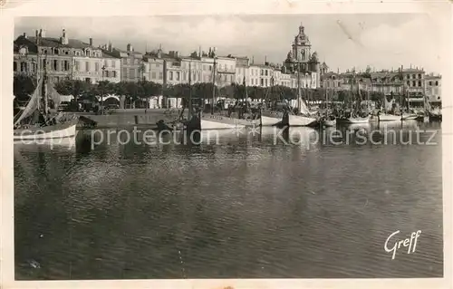 AK / Ansichtskarte La_Rochelle_Charente Maritime Le Port Cours Wilson Tour de la Grosse Horloge La_Rochelle