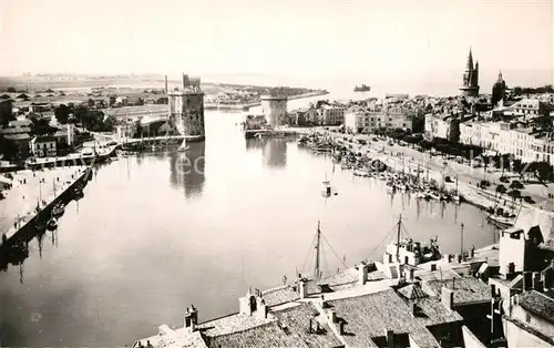 AK / Ansichtskarte La_Rochelle_Charente Maritime Panorama du port La_Rochelle