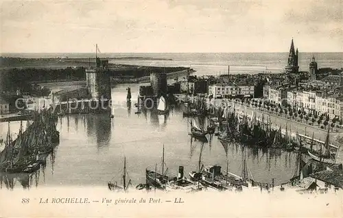AK / Ansichtskarte La_Rochelle_Charente Maritime Vue generale du Port et Tours La_Rochelle