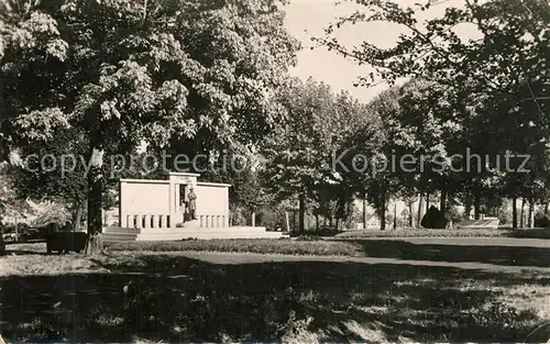 AK / Ansichtskarte Rochefort_Charente Maritime Square Triviou Monument a Pierre Loti Rochefort