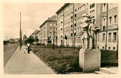 AK / Ansichtskarte Dresden Neubauten an der Gruenaer Strasse mit Pioniergruppe Dresden