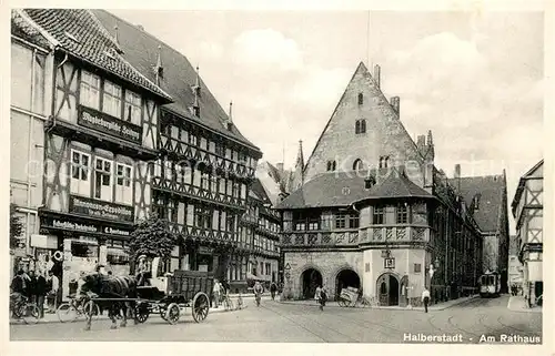 AK / Ansichtskarte Halberstadt Partie am Rathaus Fachwerkhaus Halberstadt