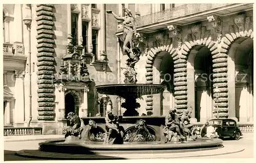 AK / Ansichtskarte Hamburg Brunnen im Rathaus Hof Hamburg