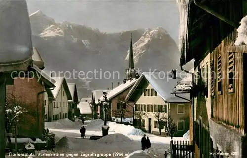 AK / Ansichtskarte Partenkirchen Floriansplatz gegen Zugspitzgruppe Wettersteingebirge Huber Karte Nr. 4001 Partenkirchen