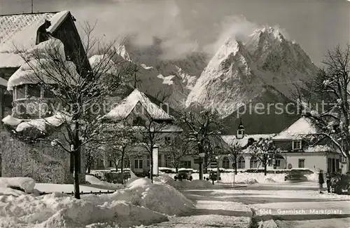 AK / Ansichtskarte Garmisch Partenkirchen Marktplatz Zugspitzegruppe Wettersteingebirge im Winter Garmisch Partenkirchen