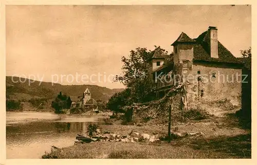 Beaulieu sur Dordogne Vieille maison de la Clarisse Chapelle des Penitents Beaulieu sur Dordogne