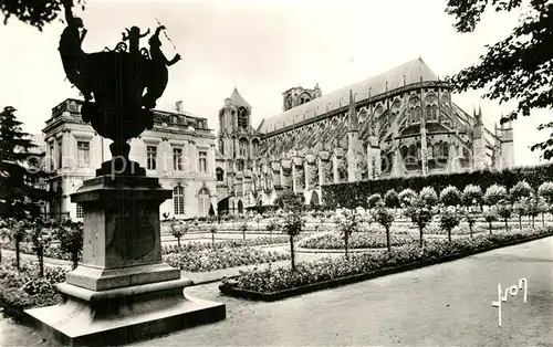 Bourges Les Jardins de l Archeveche Hotel de Ville et la Cathedrale Bourges
