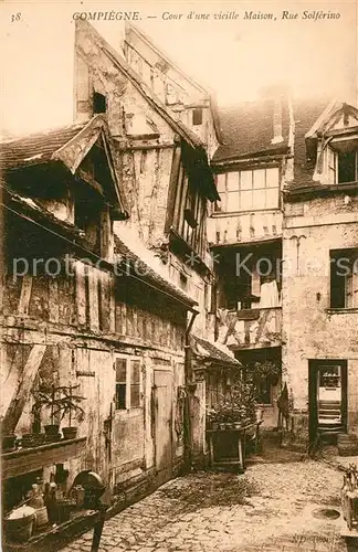 AK / Ansichtskarte Compiegne_Oise Cour d une vieille maison Rue Solferino Compiegne Oise