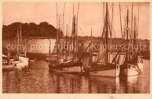 AK / Ansichtskarte Concarneau_Finistere Thonniers dans le port Concarneau_Finistere