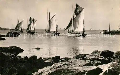 AK / Ansichtskarte Concarneau_Finistere Depart des Thoniers Concarneau_Finistere