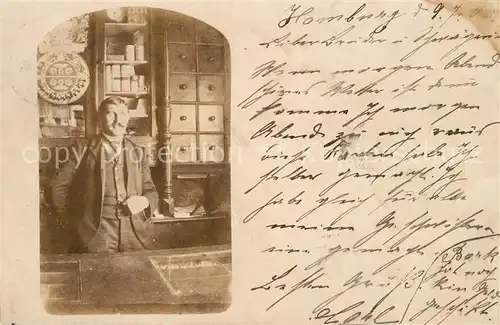 AK / Ansichtskarte Hamburg Mann im Laden Hamburg