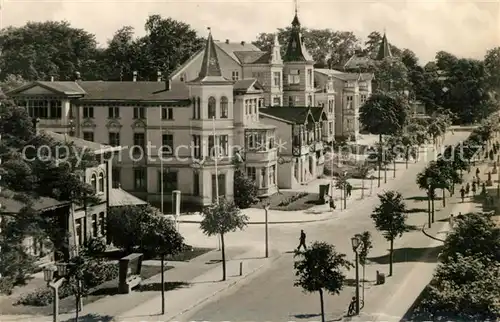 AK / Ansichtskarte Zinnowitz_Ostseebad Strasse zum Strand mit Ferienheimen Zinnowitz_Ostseebad