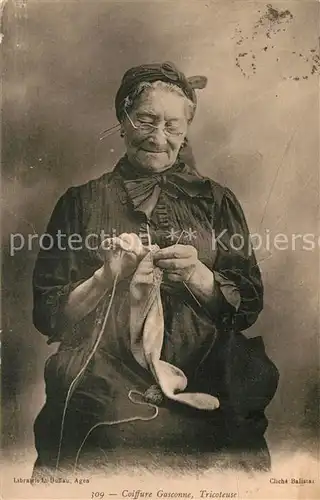 AK / Ansichtskarte Agen_Lot_et_Garonne Coiffure Gasconne Tricoteuse Agen_Lot_et_Garonne