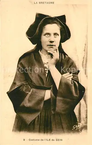 AK / Ansichtskarte Trachten_Frankreich Costume de l Ile de Sein Trachten 