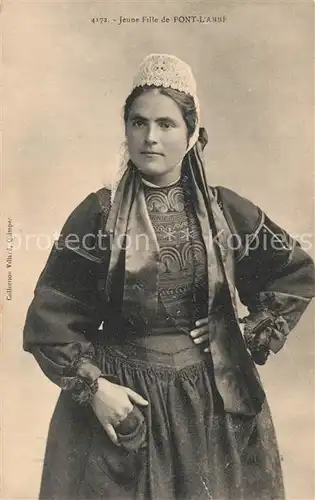 AK / Ansichtskarte Trachten_Frankreich Jeune Fille Costumes de Pont l Abbe 