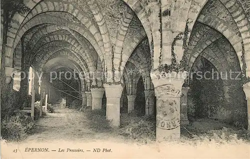 AK / Ansichtskarte Epernon Les Pressoirs Epernon