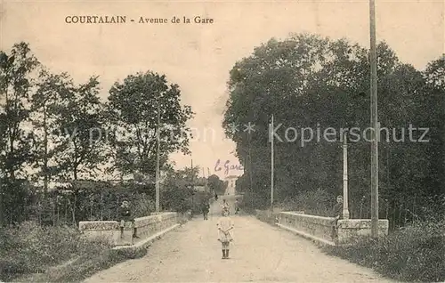 AK / Ansichtskarte Courtalain Avenue de la Gare Courtalain