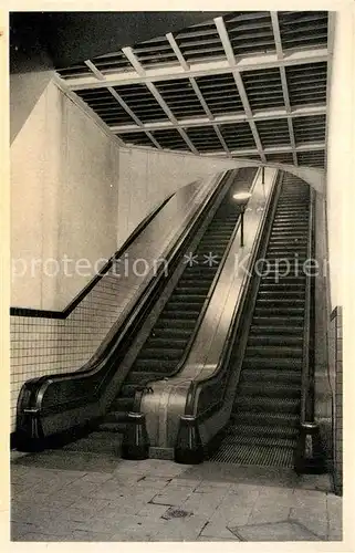 AK / Ansichtskarte Anvers_Antwerpen Tunnel pour pietons sous lEscaut Escalier roulant Anvers Antwerpen