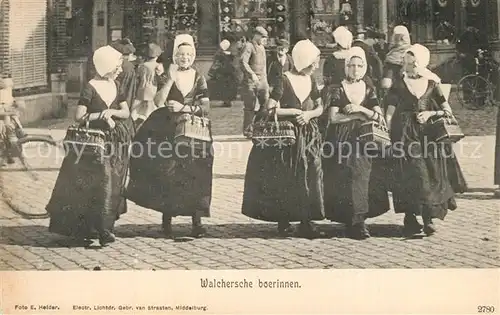 AK / Ansichtskarte Middelburg_Zeeland Walchersche boerinnen Middelburg_Zeeland