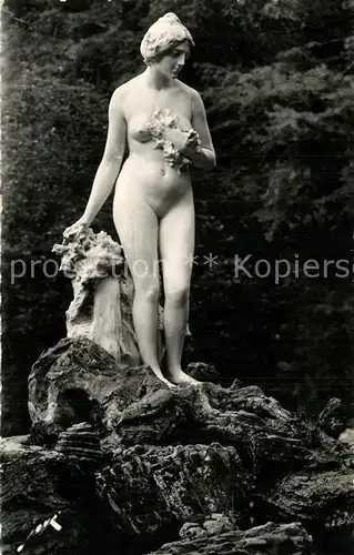 AK / Ansichtskarte Luchon_Haute Garonne Statue de Vall?e du Lys Luchon Haute Garonne