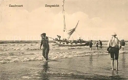 AK / Ansichtskarte Zandvoort_Holland Zeegezicht Strand Fischerboot Zandvoort_Holland