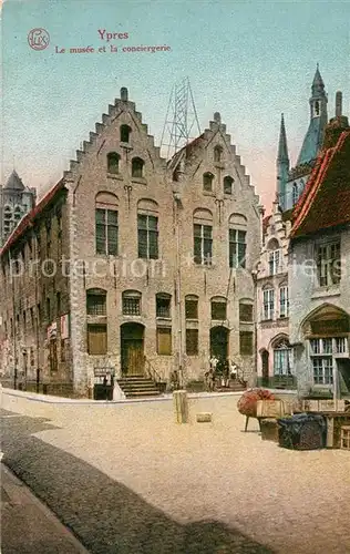 AK / Ansichtskarte Ypres_Ypern_West_Vlaanderen Le musee et la conciergerie Ypres_Ypern