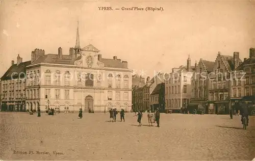 AK / Ansichtskarte Ypres_Ypern_West_Vlaanderen Grand Place Hopital Ypres_Ypern